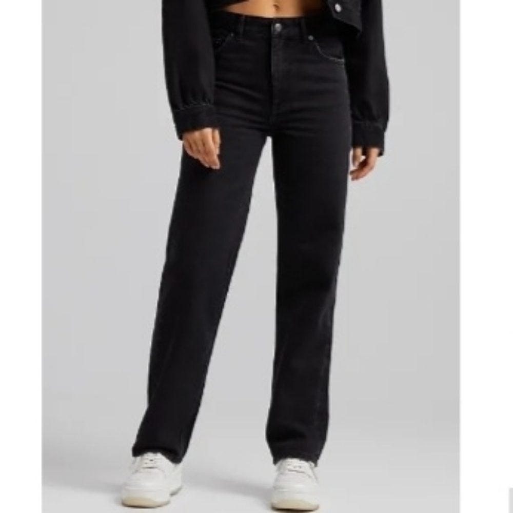 Bershka High Waist Straight Leg Mom Jeans in Black